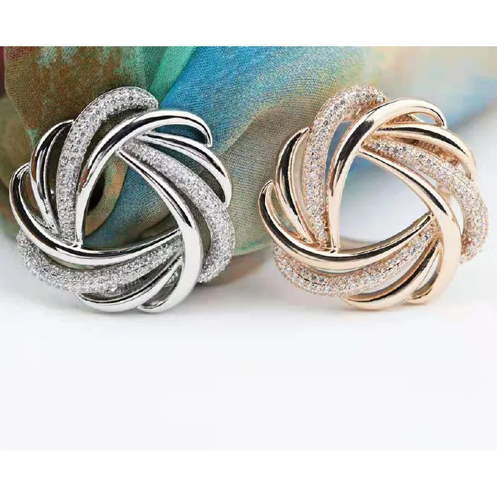 Trendy Vintage Rhinestone Flower Scarf Buckle Pearl Crystal Scarf Ring Women Hollow Scarves Buckle Brooch Jewelry Accesories