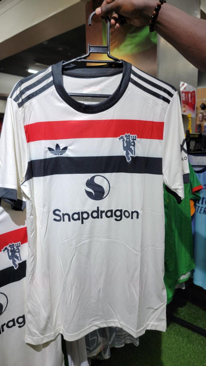 QUALITY JERSEY 🎱These present season Jersey material is a high end quality non fading and durable. It is fashionable and suitable in all seasons. They are variant with football seasons.