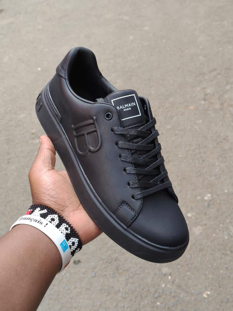 MEN LOW CUT SNEAKERS ✅These sneakers shoes are fashionable, suitable in all seasons and flexible with any outfit of your choice. They are both compatible for casual and official occasion. With a comfo