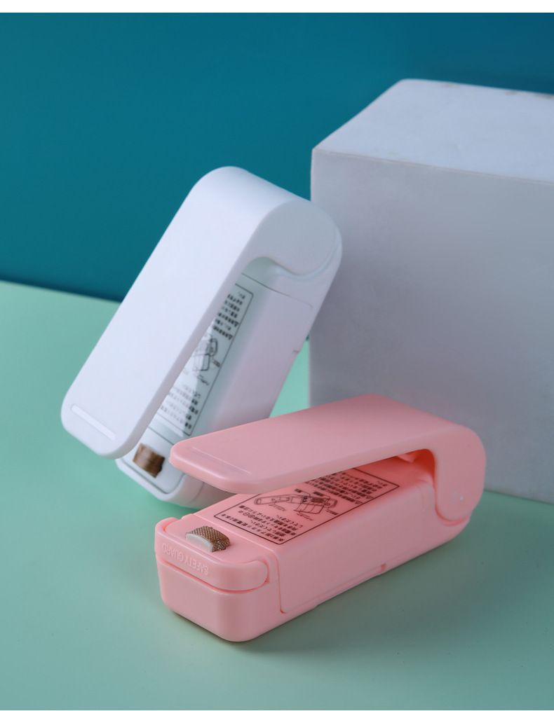 Portable plastic bag sealer. It uses a 509 heating wire and adopts double-layer vacuum heating. This is a high-quality imported product that can be used to seal plastic bags