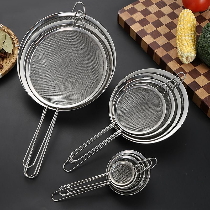 Stainless - steel skimmers, strainers, thickened, for household use, kitchen utensils. They can be used for lifting noodles and vermicelli, filtering soy milk and juice.