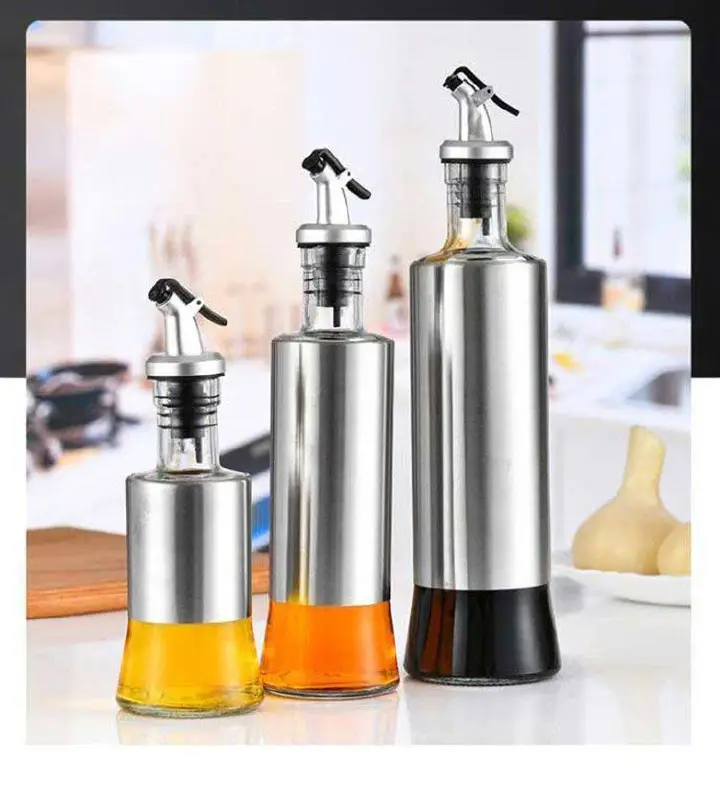 300ML stylish oil and vinegar dispensers. Made of stainless - steel with sleek designs, Ideal for both home kitchens and restaurants,they combine functionality with an elegant appearance.
