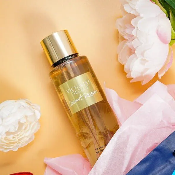 Victoria's Secret Coconut Passion Fragrance Mist combines the sweet and creamy aroma of vanilla with the tropical, beachy scent of coconut, creating a lush and inviting fragranc