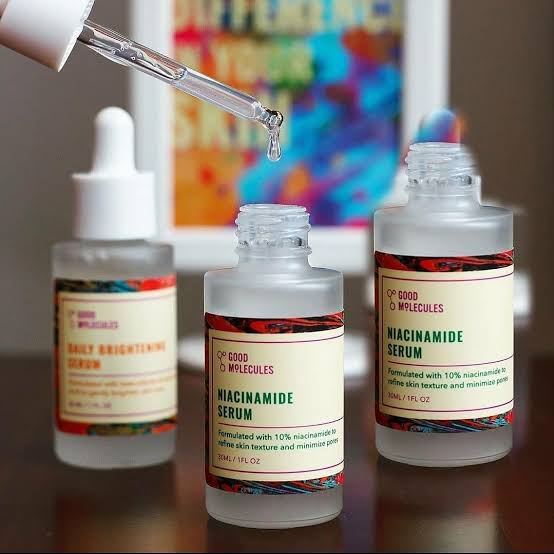 GOOD MOLECULES NIACINAMIDE SERUM Minimize For Smooth, Plump Even Skin And Pores Formulated with 10% Niacinamide (vitamin B3) this lightweight serum helps to refine skin tone and texture for a brighter