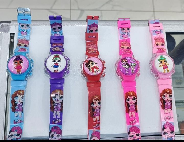 MARVEL RED CAPTAIN AMERICA SUPERHERO KIDS WATCH - DIGITAL DISPLAY INTERACTIVE FEATURES ADJUSTABLE STRAPS.The multi colored watch promotes your kid standard among their mates. Analogue time helps.