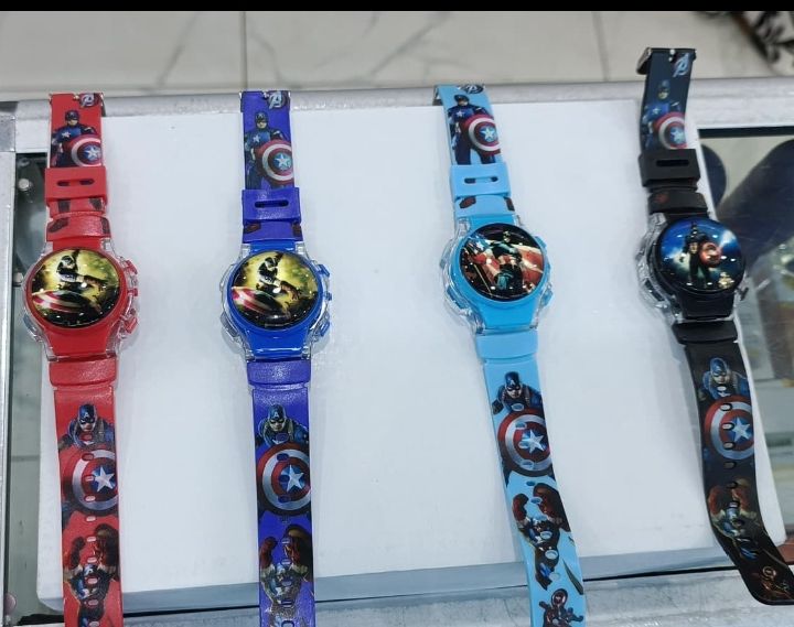 MARVEL RED CAPTAIN AMERICA SUPERHERO KIDS WATCH - DIGITAL DISPLAY INTERACTIVE FEATURES ADJUSTABLE STRAPS.The multi colored watch promotes your kid standard among their mates. Analogue time helps.