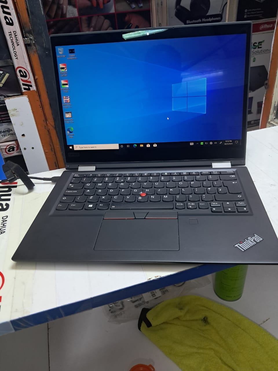 LENOVO THINKPAD X390 YOGA 2 in 1 convertible laptop
Intel Core i5 8GB Ram 256 GB SSD 8th Generation
X360 Touchscreen
FHD comes with a stylus pen