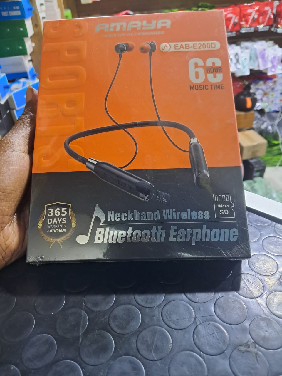 ORIGINAL AMAYA MAGNETIC NECKBAND
AMAYA EAB- E200D
60-HOUR MSIC PLAY TIME
MEMORY CARD SLOT