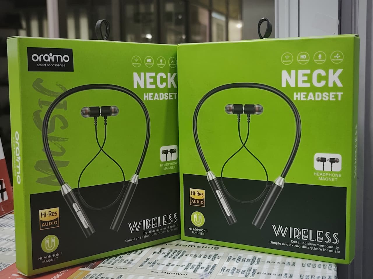 ORAIMO NECK BAND
MAGNETIC EARBUD TIPS
BATTERY CAPACITY 45MAH
5 HOURS OF PLAY TIME
WIRELESS CONNECTION