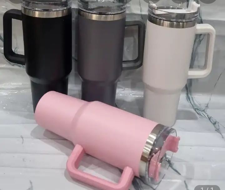 Cute Mugs STANLEY CUPS Stainless Steel Tumbler with Handle & Straw Lid, Insulated Reusable Stainless Steel Travel Mug double wall vacuum insulation technology, keeping your drinks at the perfect temp