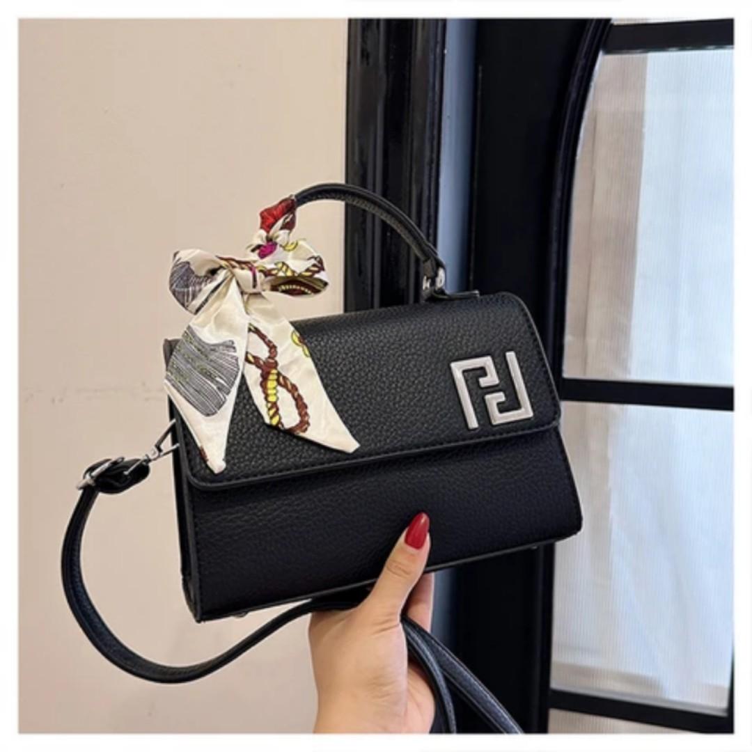 Crossbody bag. Sling bag. Satchel

Chest bag

Body bag (fashion term)

Crossbody purse

Hands-free bag

Bandolier bag

Side bag