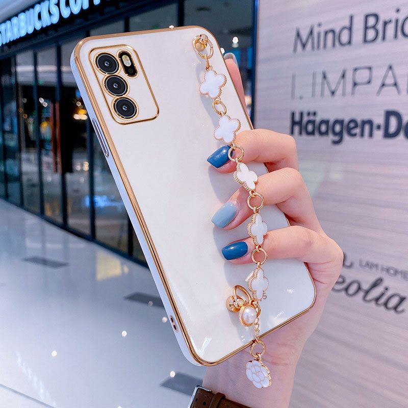 Infinix Hot 40/Hot 40 Pro/Hot 40i Electroplated Four-Leaf Clover Hand Chain Anti Fall Protective Cover