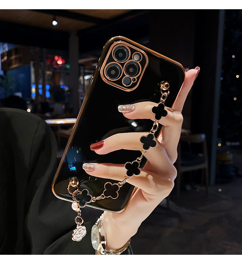 Infinix Hot 40/Hot 40 Pro/Hot 40i Electroplated Four-Leaf Clover Hand Chain Anti Fall Protective Cover