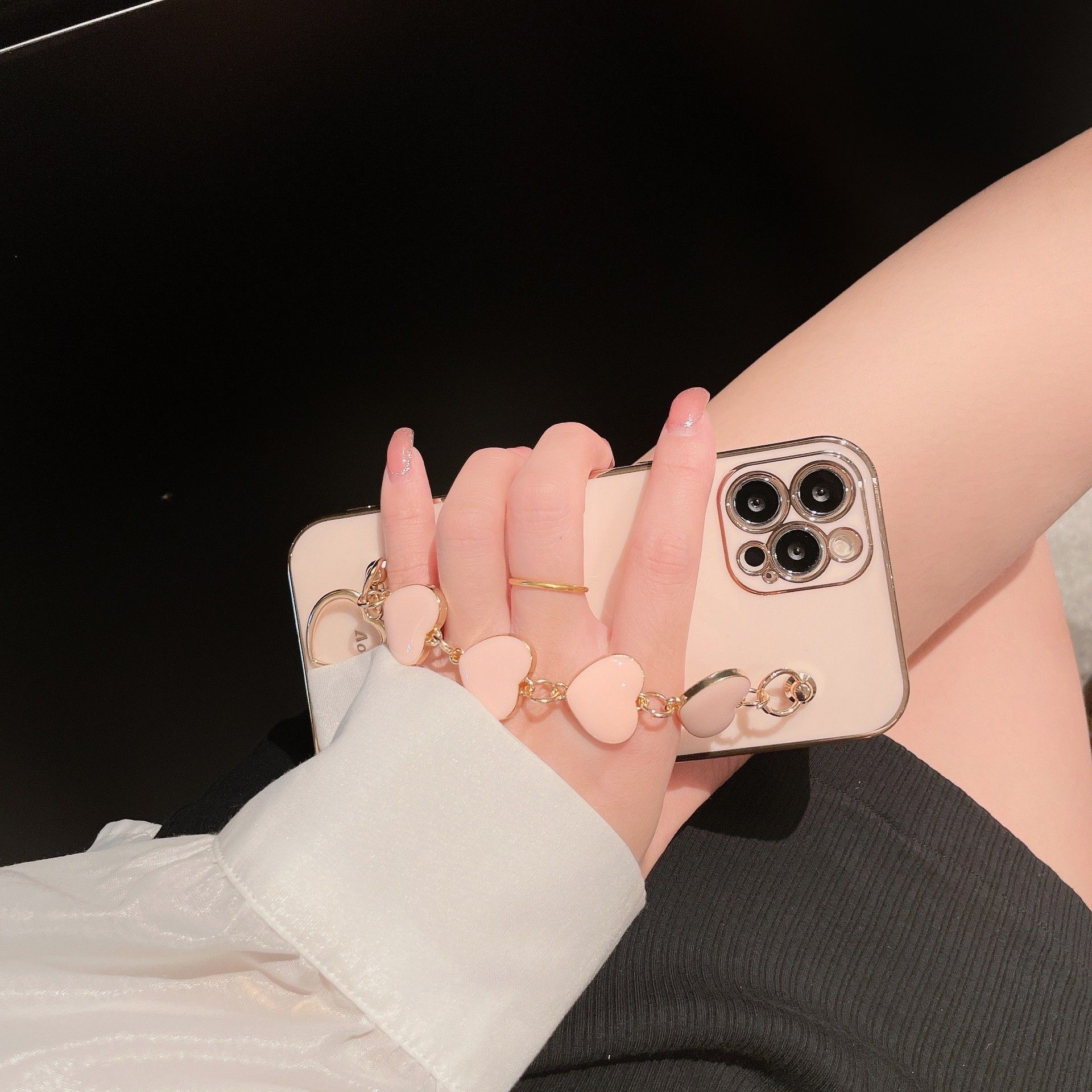 Samsung Galaxy S25/S24/S23/S22/S21/A16/A55/A72/M23/Note 20 Electroplated Heart-shaped Hand Chain Anti Fall Protective Cover