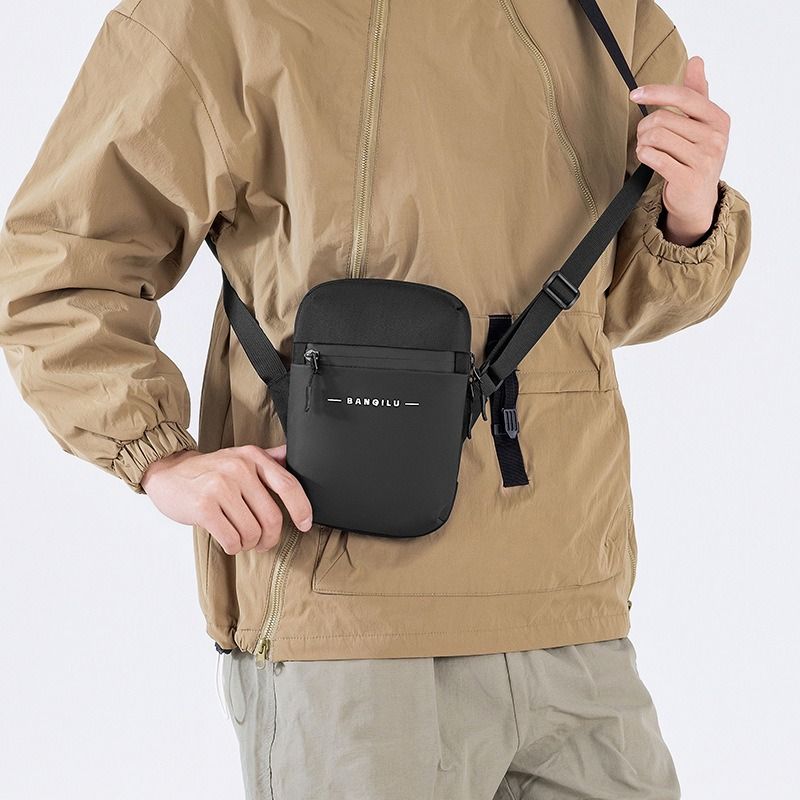 The new - style men's trendy chest bag, cross - body bag, outdoor travel waist bag, fashionable and simple single - shoulder bag, small cross - body bag.