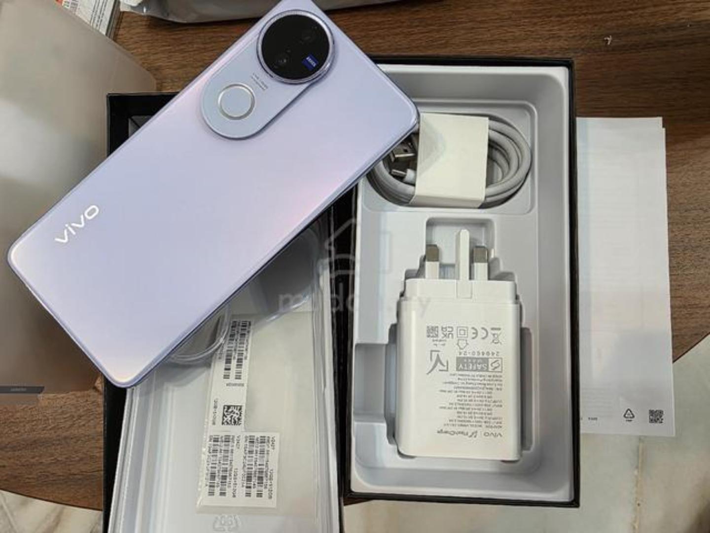 Vivo V50 5G 6.77" Amoled Display, 12GB + 256GB ROM (Dual SIM) 50MP+50MP Camera, Snapdragon 7 Gen 3 Chipset, 6000 MAh Si/C Battery (TYP), 60W Fast Charging-(2YRs WRTY) Android 15 Smartphones