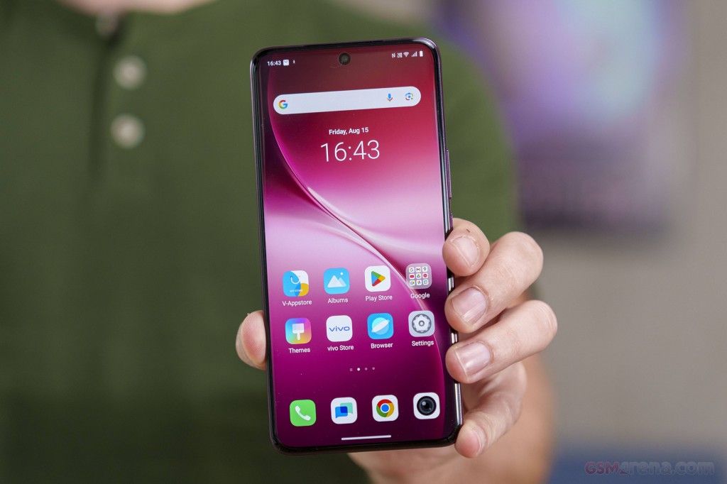 VIVO V60 5G, 6.77" AMOLED HDR10+ DISPLAY , IP68/IP69 WATER AND DUST RESISTANCE , 90W FAST CHARGING, 120Hz REFRESH RATE