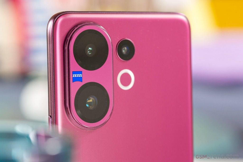 VIVO V60 5G, 6.77" AMOLED HDR10+ DISPLAY , IP68/IP69 WATER AND DUST RESISTANCE , 90W FAST CHARGING, 120Hz REFRESH RATE