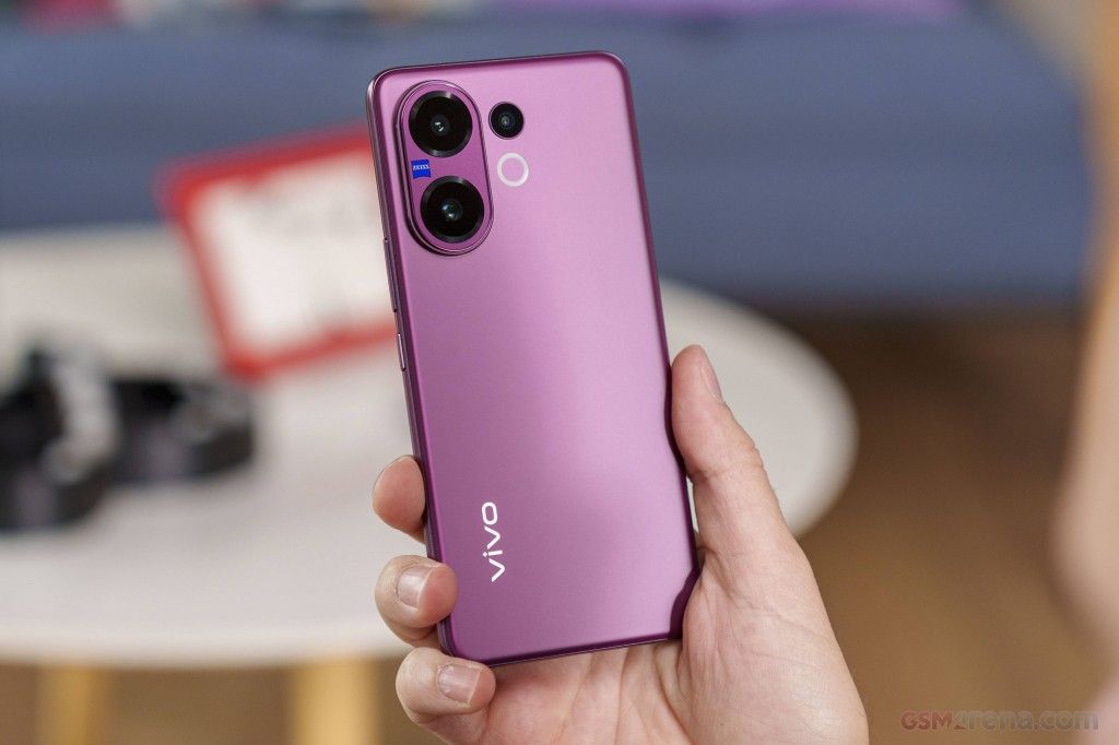 VIVO V60 5G, 6.77" AMOLED HDR10+ DISPLAY , IP68/IP69 WATER AND DUST RESISTANCE , 90W FAST CHARGING, 120Hz REFRESH RATE