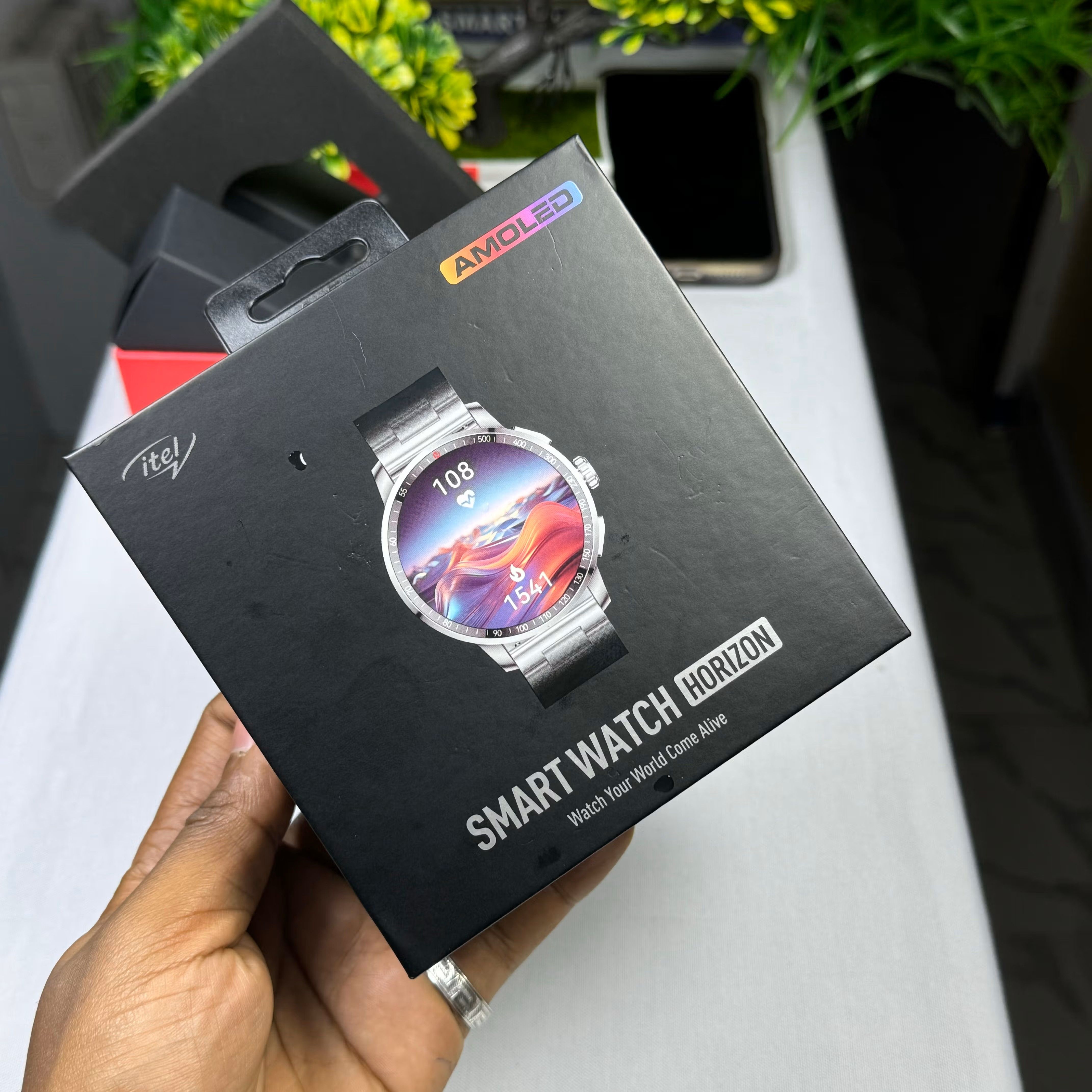 Itel Horizon ISW-N8 1.43 inch 2.5D AMOLED Screen Smart Watch Refresh Rate: 60Hz , Design: Full metal body, triple-side key, rotatable crown, Water Resistance: IP68 rated, Compatible With Android & iOS