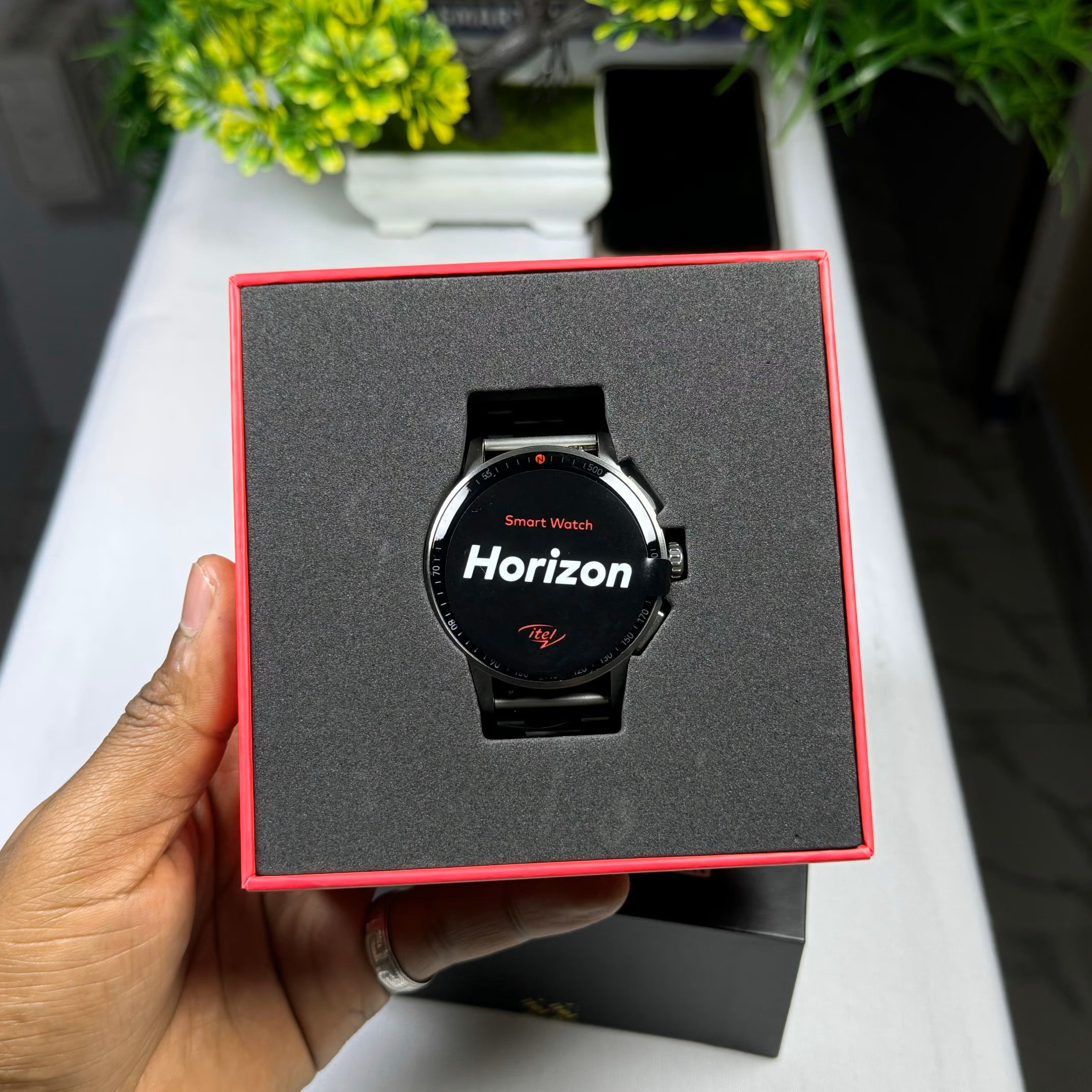 Itel Horizon ISW-N8 1.43 inch 2.5D AMOLED Screen Smart Watch Refresh Rate: 60Hz , Design: Full metal body, triple-side key, rotatable crown, Water Resistance: IP68 rated, Compatible With Android & iOS