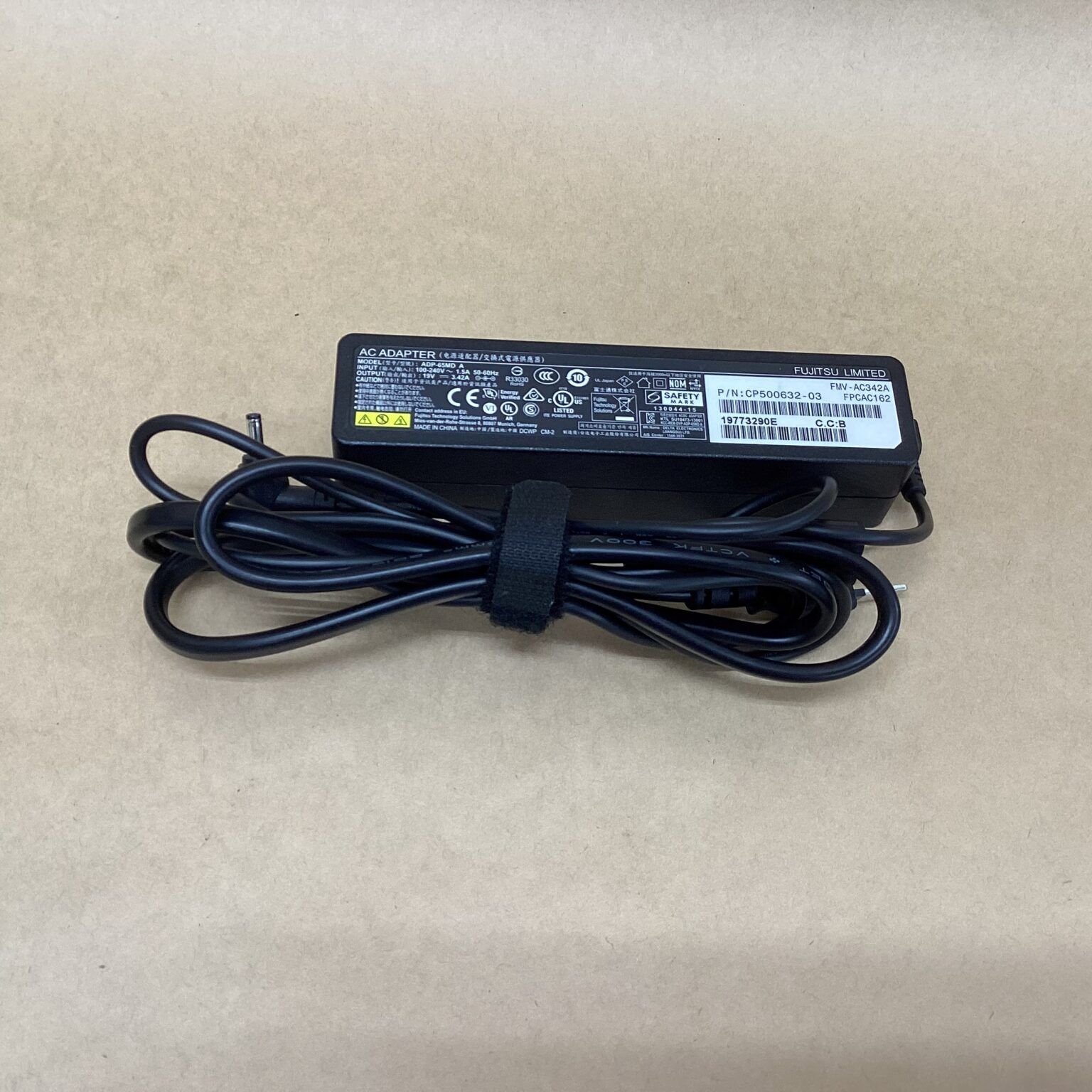 Fujitsu Arrows Tab R727/P Touchscreen – Intel Core i3 7th Generation 2.40GHz Processor, 4GB DDR4 RAM, 128GB SSD Storage, 12.5-Inch Full HD Display, Detachable Keyboard, Windows 10 Pro.