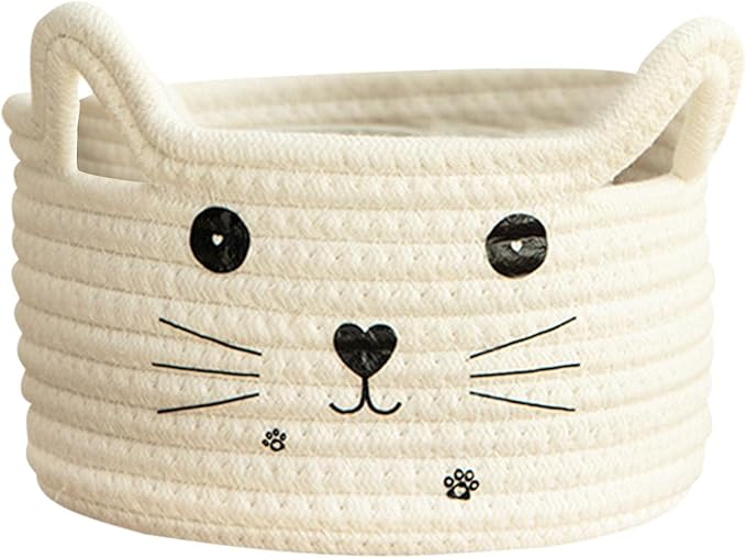 Small fabric storage baskets can be used to store cosmetics, stationery, dried flower decorations, snacks, and cat or dog toys