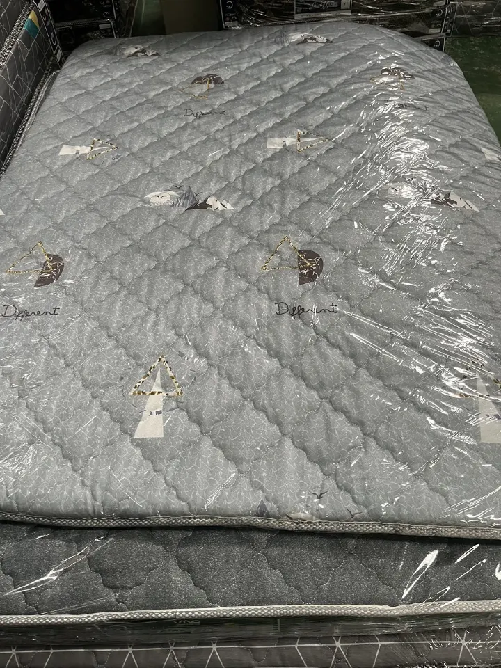 Luxury Quilted Mattress Topper, Mattress Protector, Good Quality Quilted Home and Living Bed Room Furniture set Mattress Topper Tatami mattress very soft and comfortable (Random Color Dispatch)