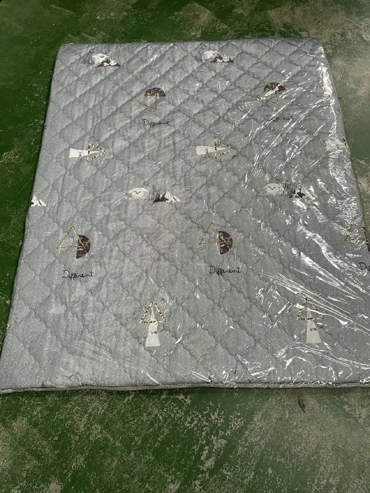 Luxury Quilted Mattress Topper, Mattress Protector, Good Quality Quilted Home and Living Bed Room Furniture set Mattress Topper Tatami mattress very soft and comfortable (Random Color Dispatch)