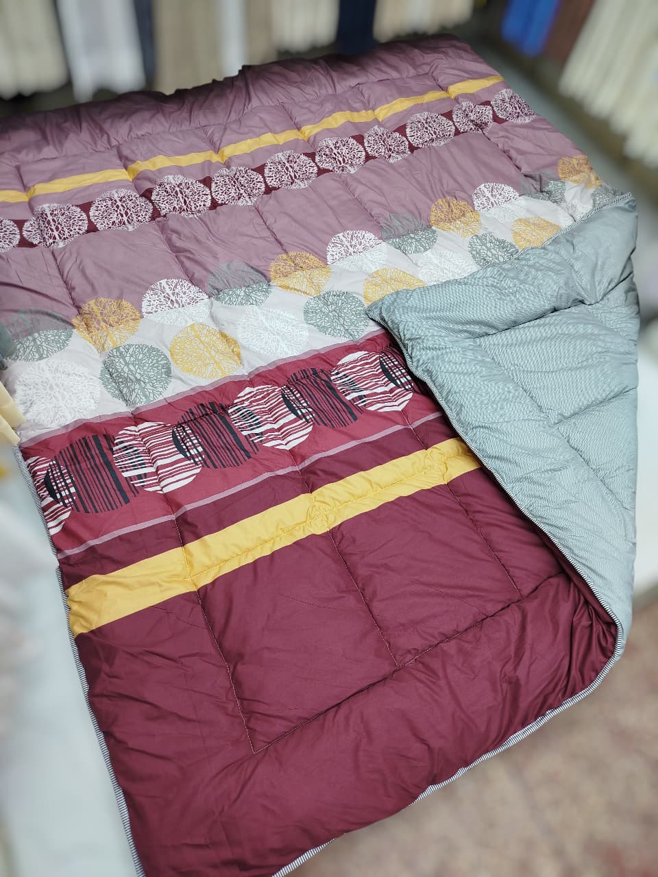 4pcs Set of Luxury Cotton Microfiber Duvet Blanket Set Quilted Random Color (1pc Duvet Blanket, 2pc Pillowcases, 1pc Bedsheet) High Quality Quilted Random Color Bedding Set