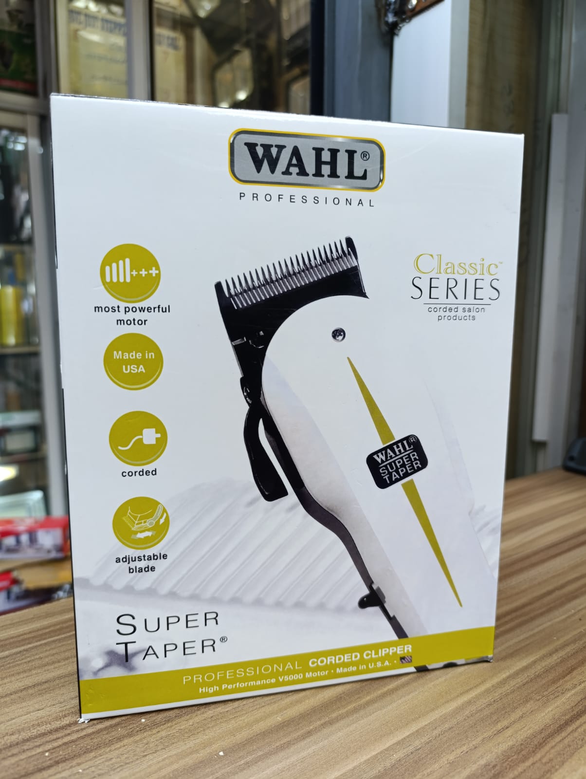 Wahl Professional Super Taper Hair Clipper Professional Barbers and Stylists.
* CONTINUOUS POWER: This corded clipper can be used continuously as you will never run out of power, particularly useful.