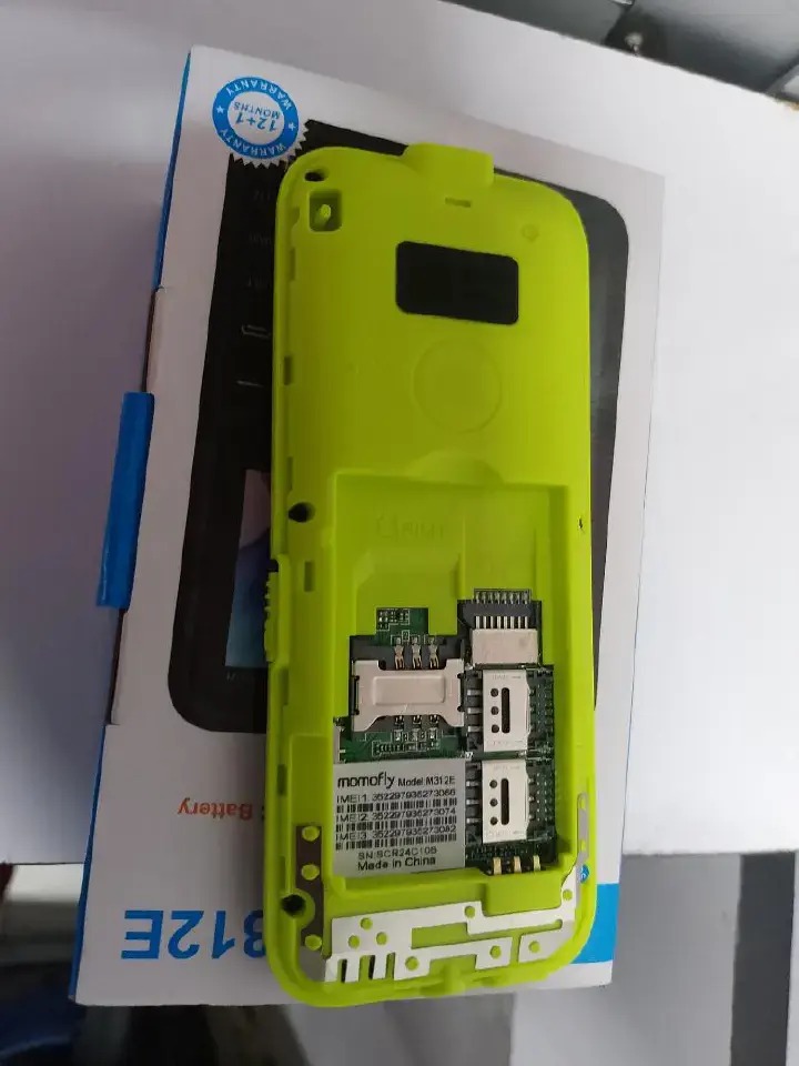 [ NEW ARRIVAL ] momofly M312E 32 MB RAM featured phone Triple SIM Regular 5C Battery, 1.77" display with BT connectivity featured phone