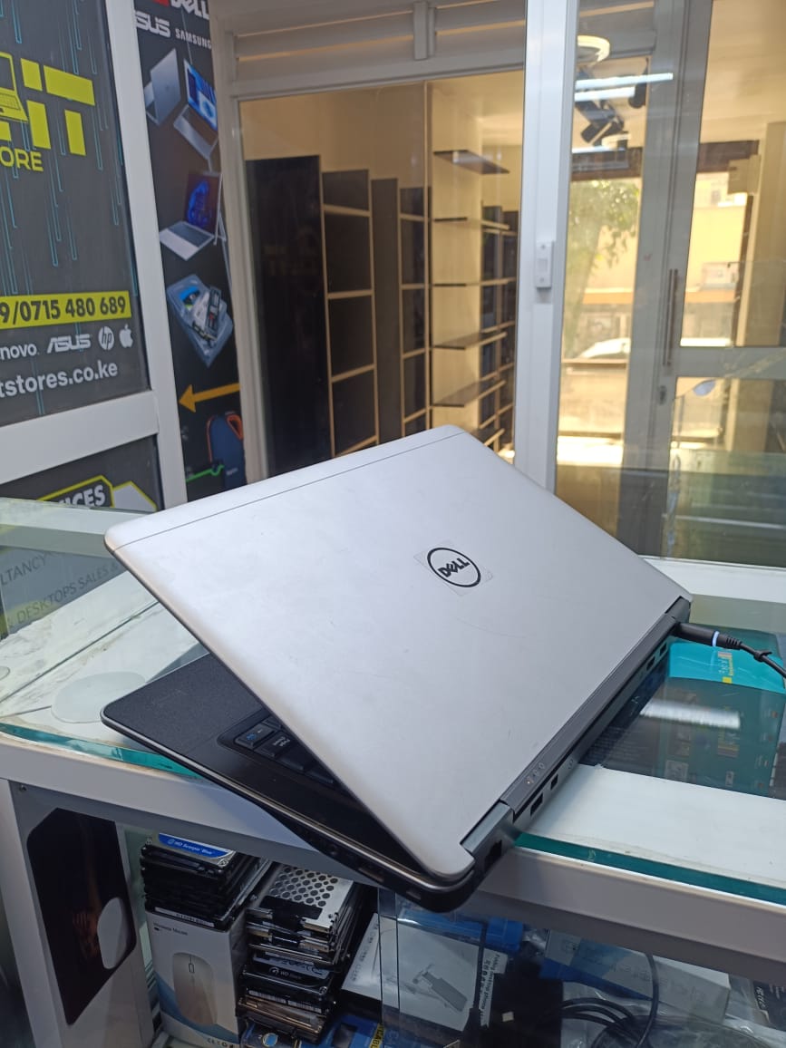 {COI7 8GBRAM 256GB SSD } Dell Latitude 7440 is a premium laptop known for its robust performance and sleek design. Based on the specifications you've provided Intel Core i7 processor, 8GB RAM, and 256