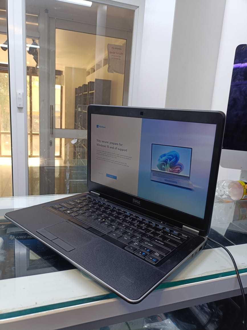 {COI7 8GBRAM 256GB SSD } Dell Latitude 7440 is a premium laptop known for its robust performance and sleek design. Based on the specifications you've provided Intel Core i7 processor, 8GB RAM, and 256