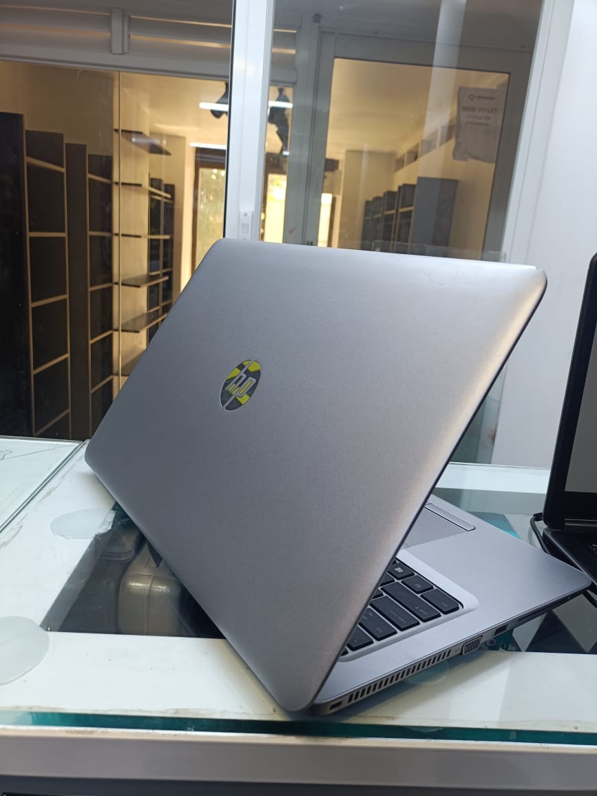 HP 850 G3 EliteBook - 15.6-inch Full HD, Intel Core i5, 8GB RAM, 256GB SSD, Numeric Keypad, Ideal for Professionals & Students on the Go
 High-Performance Workhorse for Business & Personal Use