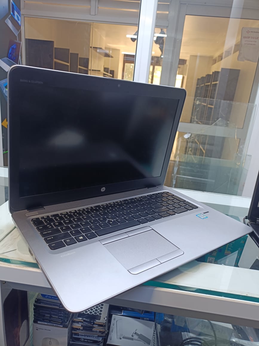 HP 850 G3 EliteBook - 15.6-inch Full HD, Intel Core i5, 8GB RAM, 256GB SSD, Numeric Keypad, Ideal for Professionals & Students on the Go
 High-Performance Workhorse for Business & Personal Use