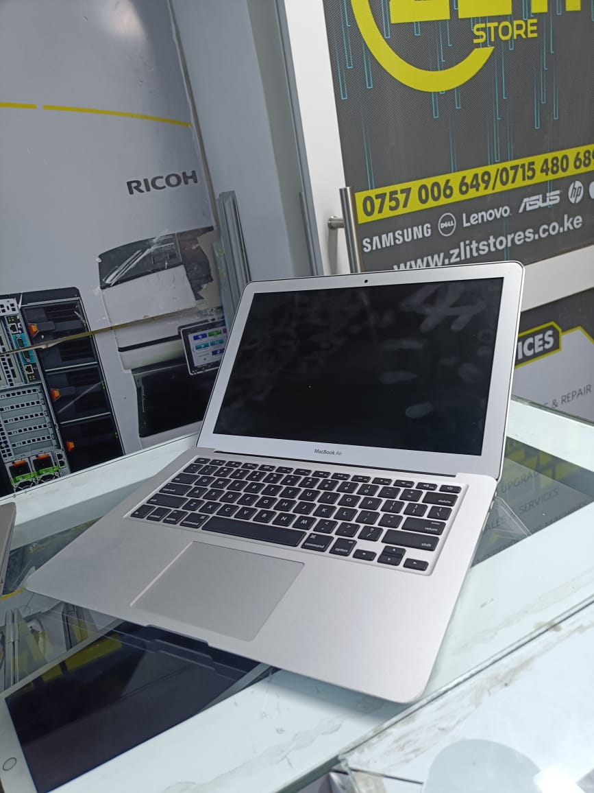 Apple MacBook Air A1466 (Mid-2013) – the perfect blend of performance and elegance. This model comes equipped with a high-performance Intel Core i7 processor, 8GB of RAM, and a super-fast 256GB SSD