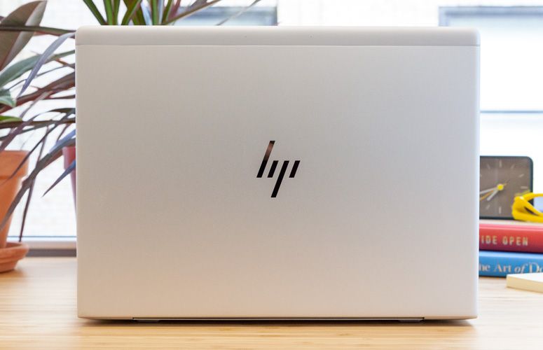 [ HP 830 G5 7TH COI5 GEN 8GBRAM 256GBSSD ]HP EliteBook 830 G5: High-Performance Business Laptop at an Unbeatable Price
EliteBook 830 G5 is both durable and portable, ideal for professionals who travel