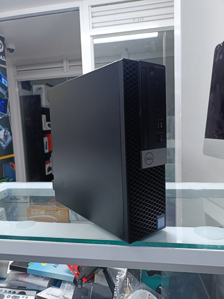DELL OPTIPLEX 7070 COI7 9TH GENERATION 16GBRAM 256GBSSD
his combination suggests a system designed for performance and speed, suitable for demanding office tasks, multitasking, and general productivit