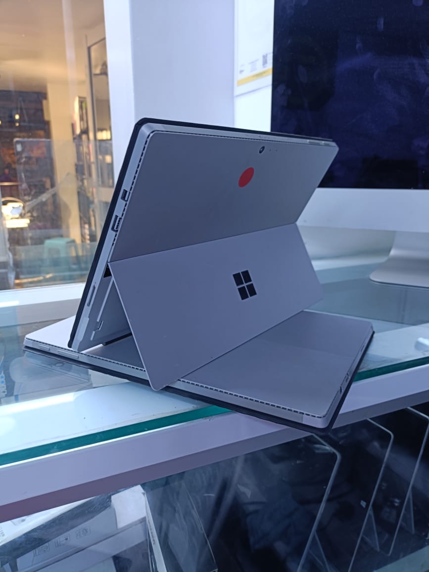 MICROSOFT SURFACE PRO 4 (1724) COI7 6TH GENERATION 16GBRAM 512GBSSD DETACHABLE
high-end configuration of this 2-in-1 detachable tablet. While it was a flagship device at its launch,