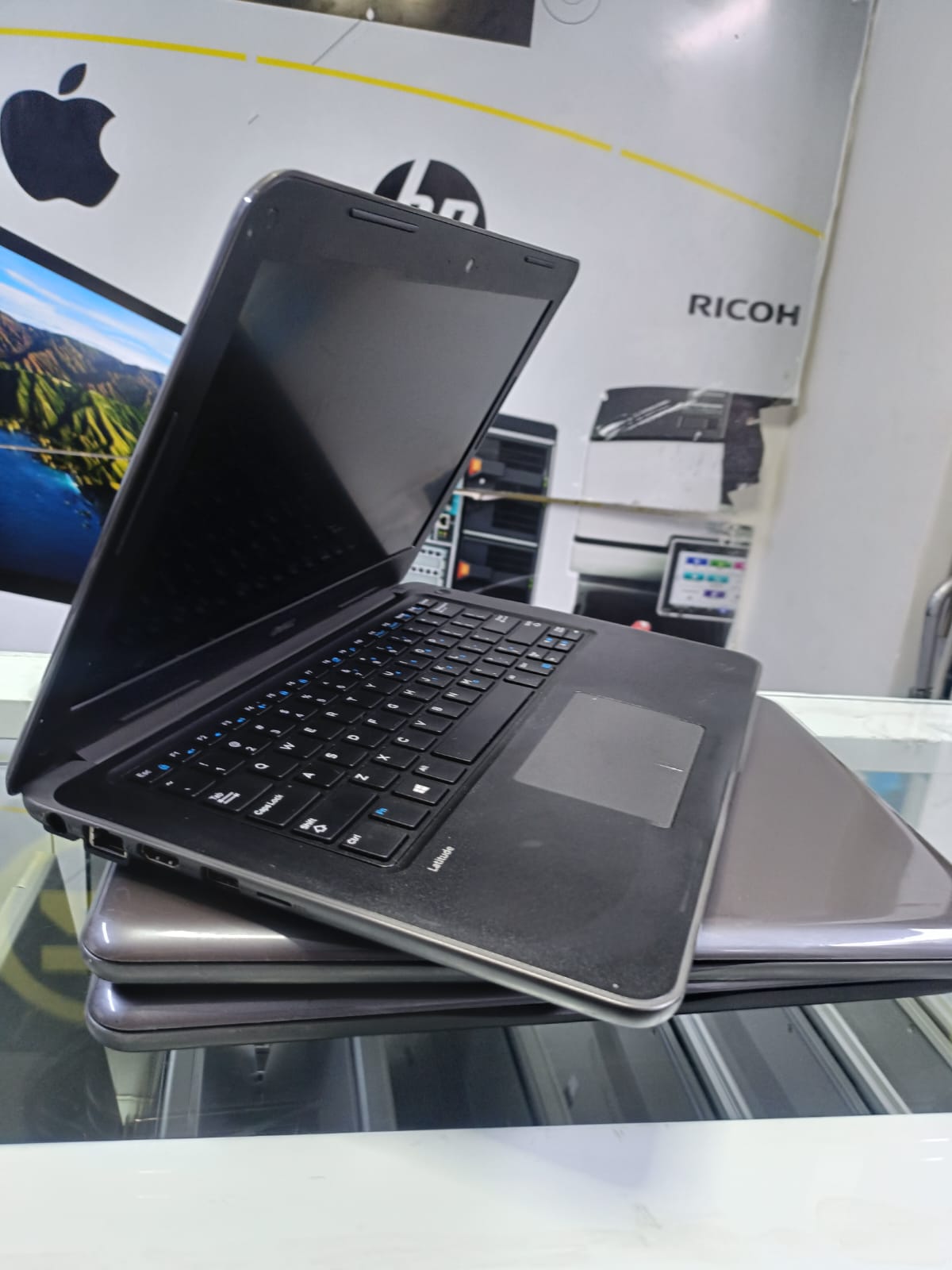 (FREE MOUSE) REFURBISHED DELL LATITUDE 3380 COI3  6TH GENERATION 8GBRAM 500GBHDD 
Perfect for students, office users, and anyone needing a reliable, budget-friendly laptop.