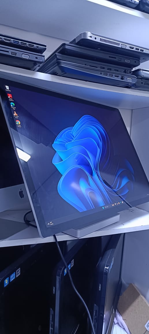 ( REFURBLISHED) MICROSOFT SURFACE STUDIO ALL IN ONE  COI7 6TH GENERATION  2.7 GHZ SPEED 16GBRAM 1TBSSD  2GB NVIDIA GEFORCE GTX965M
TOUCHSCREEN  27 INCHES 8K DISPLAY
TOUCHSCREEN  27 INCHES 8K DISPLAY