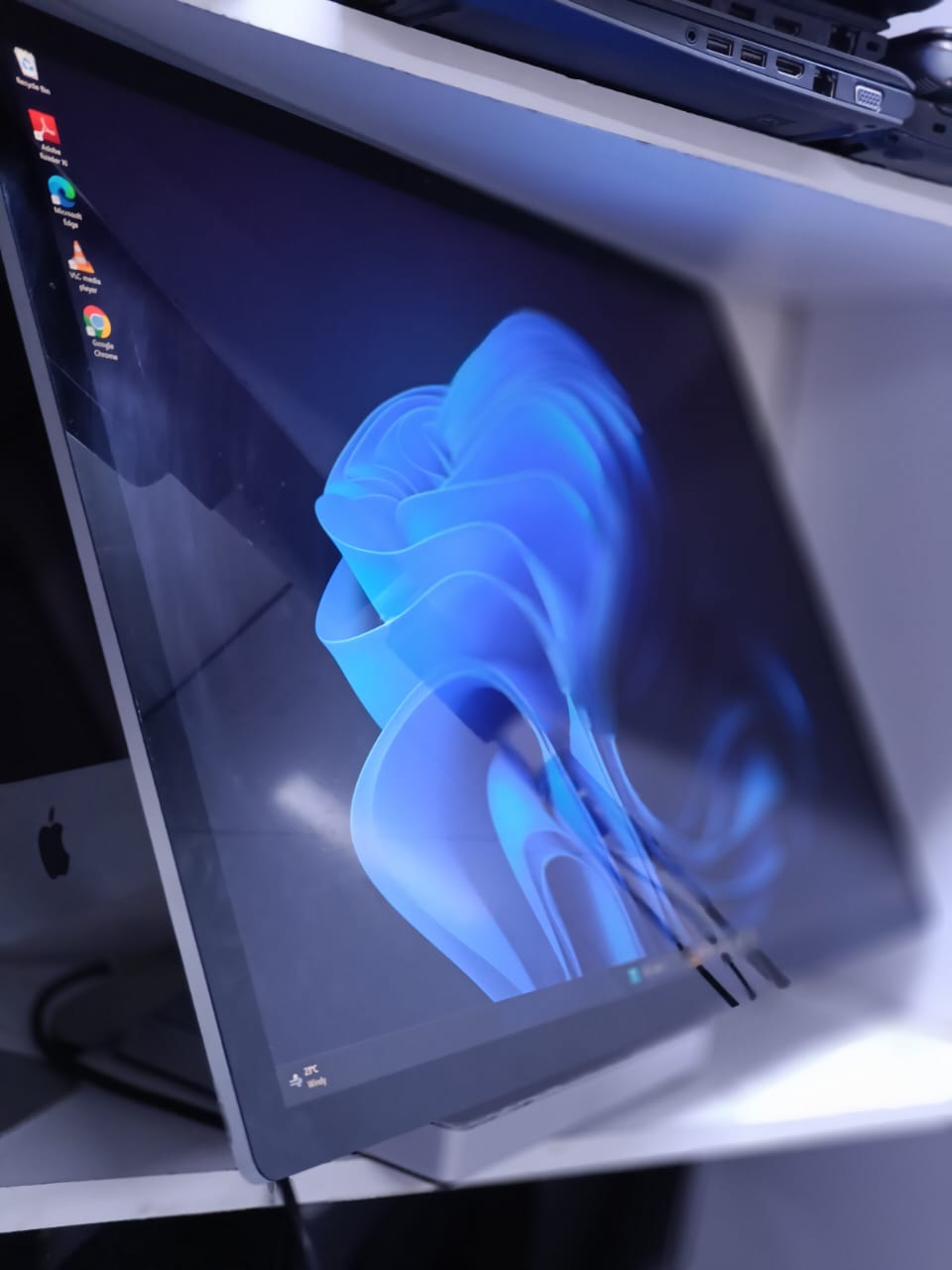 ( REFURBLISHED) MICROSOFT SURFACE STUDIO ALL IN ONE  COI7 6TH GENERATION  2.7 GHZ SPEED 16GBRAM 1TBSSD  2GB NVIDIA GEFORCE GTX965M
TOUCHSCREEN  27 INCHES 8K DISPLAY
TOUCHSCREEN  27 INCHES 8K DISPLAY