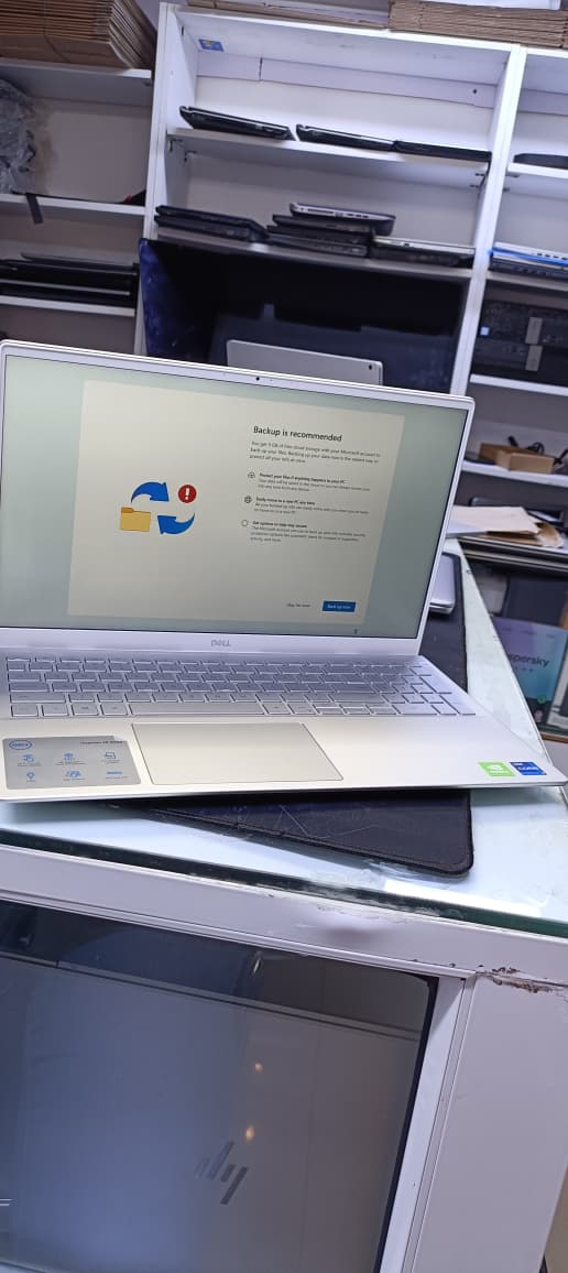 DELL INSPIRON 15  5502 COI7 2.8GHZ SPEED {8CPU} 16GBRAM 512GBSSD TOUCHSCREEN
15.6'' NVIDIA GEFORCE MX330 2GB WINDOWS 11responsive and powerful laptop, generally well-regarded for everyday use, multita