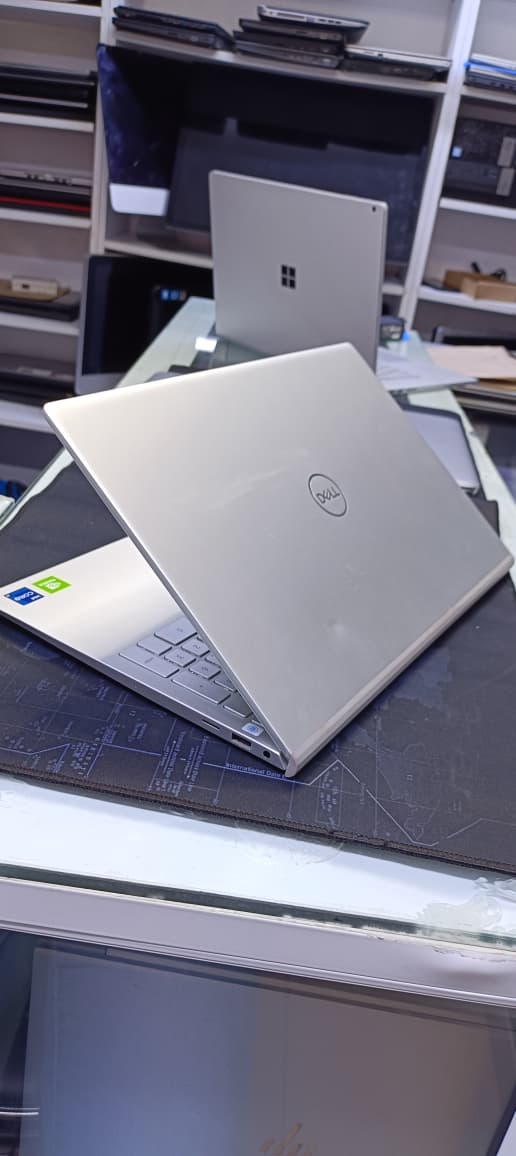 DELL INSPIRON 15  5502 COI7 2.8GHZ SPEED {8CPU} 16GBRAM 512GBSSD TOUCHSCREEN
15.6'' NVIDIA GEFORCE MX330 2GB WINDOWS 11responsive and powerful laptop, generally well-regarded for everyday use, multita