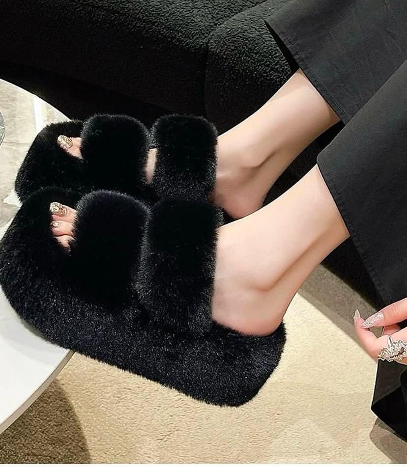 Premium Ladies Womens Fluffy Faux Fur Slippers Women Indoor Outdoor Fashion Metal Platform Slipper Open Toe Slides Sandals