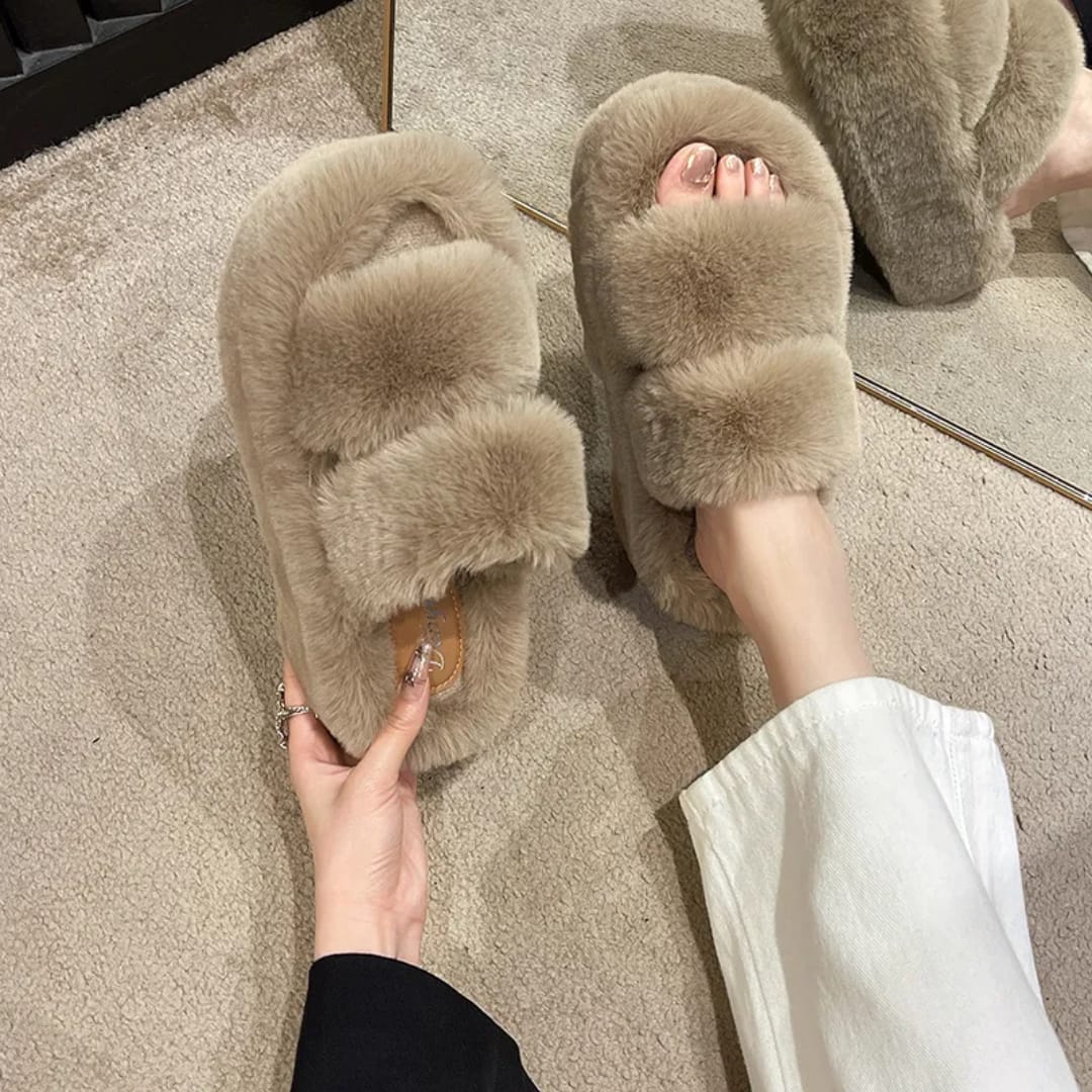 Premium Ladies Womens Fluffy Faux Fur Slippers Women Indoor Outdoor Fashion Metal Platform Slipper Open Toe Slides Sandals