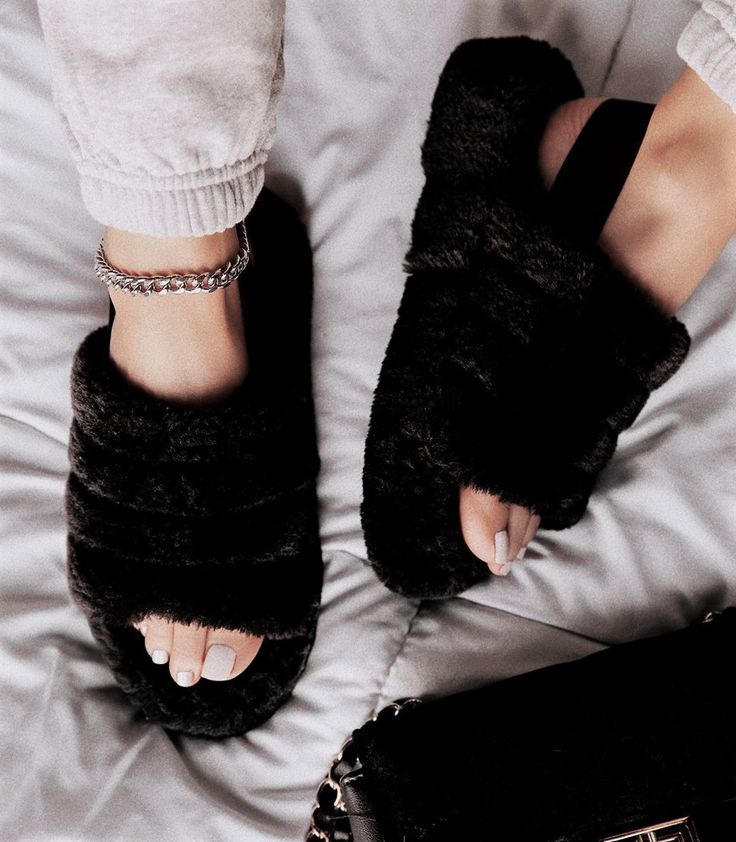 Chic Open-Toe Faux Fur Fluffy Flat Sandals with Elastic Strap – Trendy Sliders for Ultimate Comfort