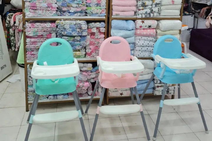 3 In 1 Feeding Chair Baby High Chair Can Work As High Chair, Low Chair And Booster Chair On The Dinning Table Can Hold Up to 50KGS Suitable For 6 Months to 4 years