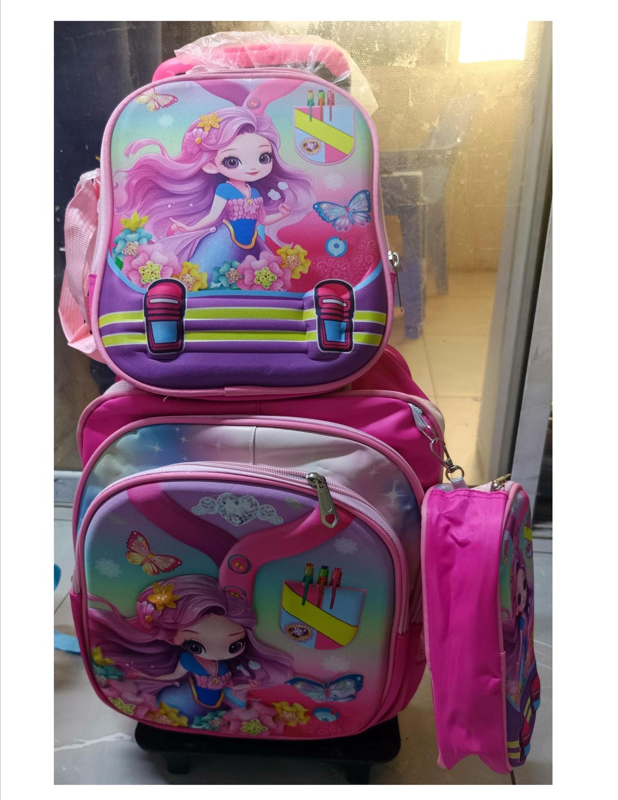 3 in1 Cartoon theme School BackpackSchoolBags(GRADE 1-GRADE 4)  ▪️ Type: Back pack▪️ Material: Oxford ▪️ Contains:big school bag, pencil pouch, Insulated lunch bag🔥🔥🔥👌▪️ Size: 40cm x 30cm x 16cm